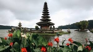 Wellness & Spiritual Tourism in 2025: Travel That Heals Mind, Body & Soul 🧘‍♀🌸